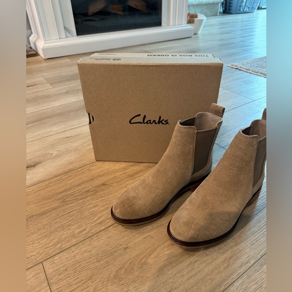 Worn Once- Clarks size 6 tan booties
